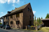 PROVISIONSFREI - Zweifamilienhaus mit Ausbaupotential - Doppelhaushälfte mit Garten und Garage - Hausansicht