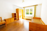 PROVISIONSFREI - Zweifamilienhaus mit Ausbaupotential - Doppelhaushälfte mit Garten und Garage - Schlafzimmer Eg