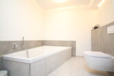 Exklusive Doppelhaushälfte Hochwertige Luxus-Ausstattung die begeistert - Badezimmer Ansicht 2