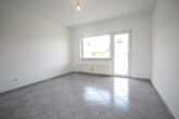 Moderne 3-Zimmer-Wohnung mit Einbauküche und Balkon in Hürth-Gleuel - Wohnzimmer