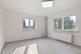 Wohnzimmer - PROVISIONSFREI: Moderne 2-Zimmer-Erdgeschosswohnung mit Garage und Garten in Hürth-Fischenich