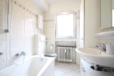 Badezimmer - Moderne 3-Zimmer-Wohnung mit Einbauküche und Balkon in Hürth-Gleuel