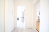 Diele - Moderne 3-Zimmer-Wohnung mit Einbauküche und Balkon in Hürth-Gleuel