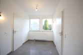 Diele - Moderne 2-Zimmer-Wohnung mit Einbauküche und Dachterrasse in Hürth-Efferen