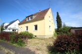 Freistehendes Zweifamilienhaus mit großem Grundstück in Bestlage von Hürth-Efferen - Hausansicht
