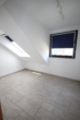 Zimmer2 - Dachgeschoss-Wohnung mit Balkon in ruhiger Lage von Hürth-Efferen