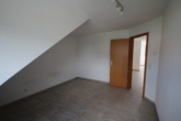 Schlafzimmer1 - Dachgeschoss-Wohnung mit Balkon in ruhiger Lage von Hürth-Efferen