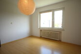 Moderne 3-Zimmer-Wohnung: Ruhige Lage, Loggia und Gemeinschaftsgarten in Hürth-Alstädten-Burbach - Schlafzimmer