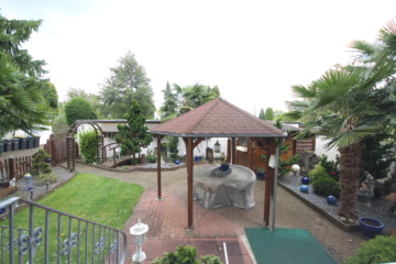 2-Zimmer-Erdgeschosswohnung mit Loggia, Einbauküche und eigenem Gartenparadies in Hürth-Efferen, 50354 Hürth, Erdgeschosswohnung