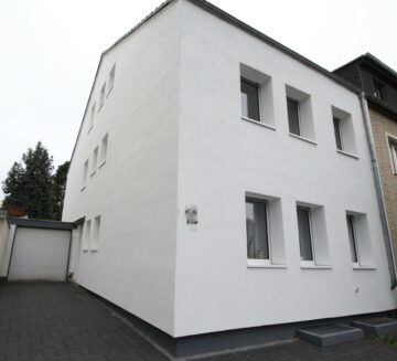 Renovierte 2-Zimmerwohnung in Bestlage in Köln-Weiden, 50858 Köln, Dachgeschosswohnung