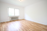 Schlafzimmer 2 Ansicht 1 - Wohntraum am Klettenbergpark in Köln – renoviert und bezugsfertig